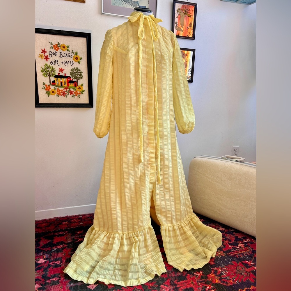 Vintage 1970s Yellow Pleated Seersucker Maxi Duster Robe Hostess Gown Dress